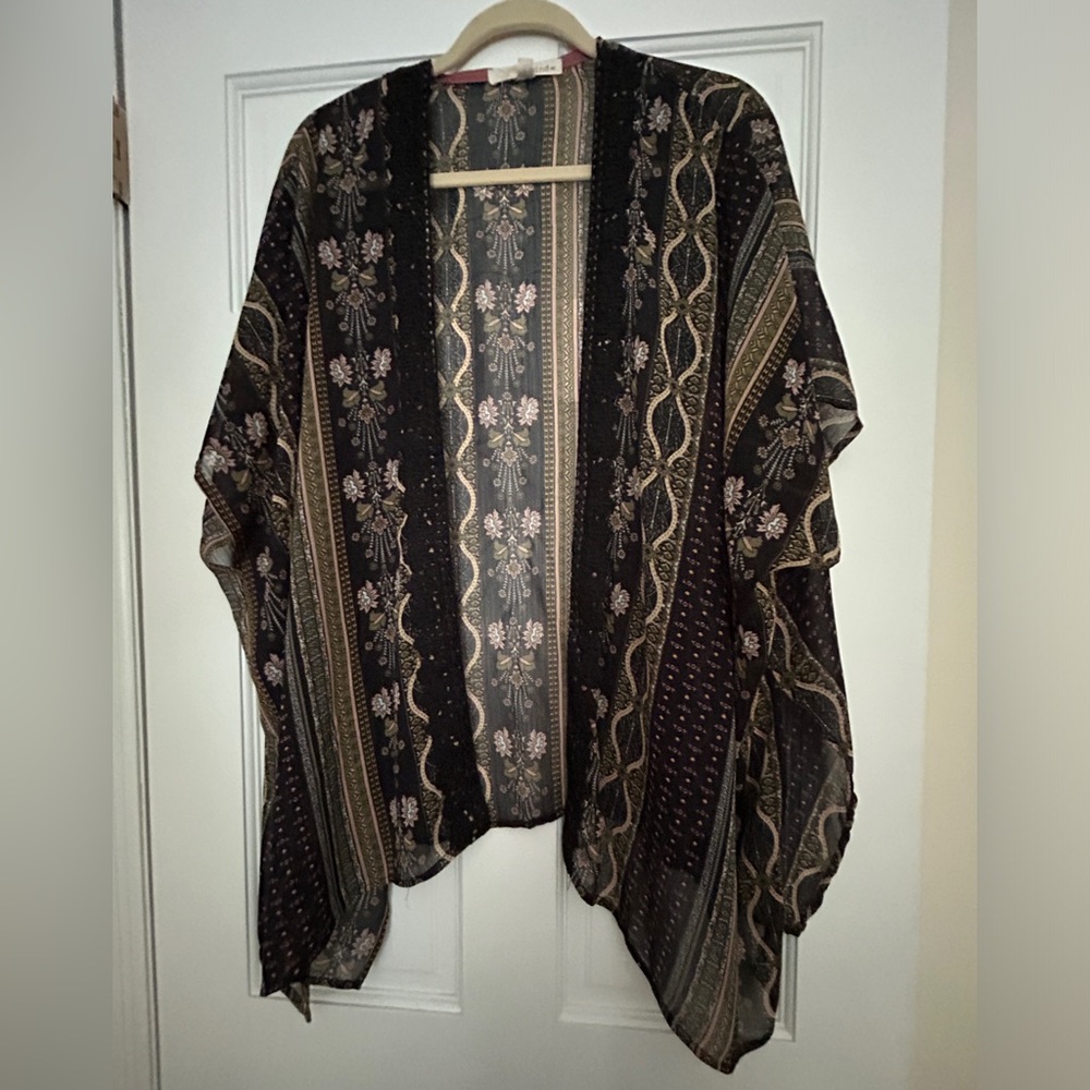 Kimono black sheer pattern with lace trim size s